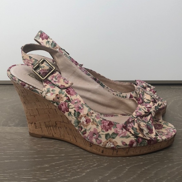 Floral Wedges - Picture 2 of 3